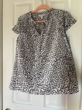 Nine West Gray & White Leopard Print V-Neck Blouse
